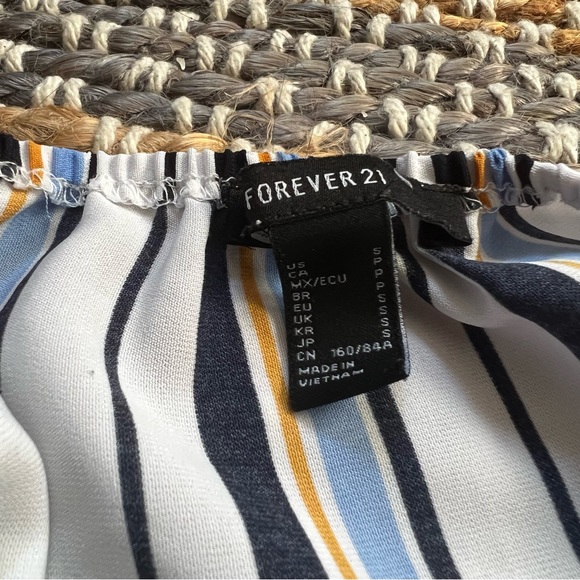 Striped Ruffled Flounce Sleeve Small - Picture 4 of 5